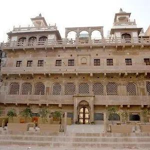 Guleria Kothi At Ganges **** Bénarès